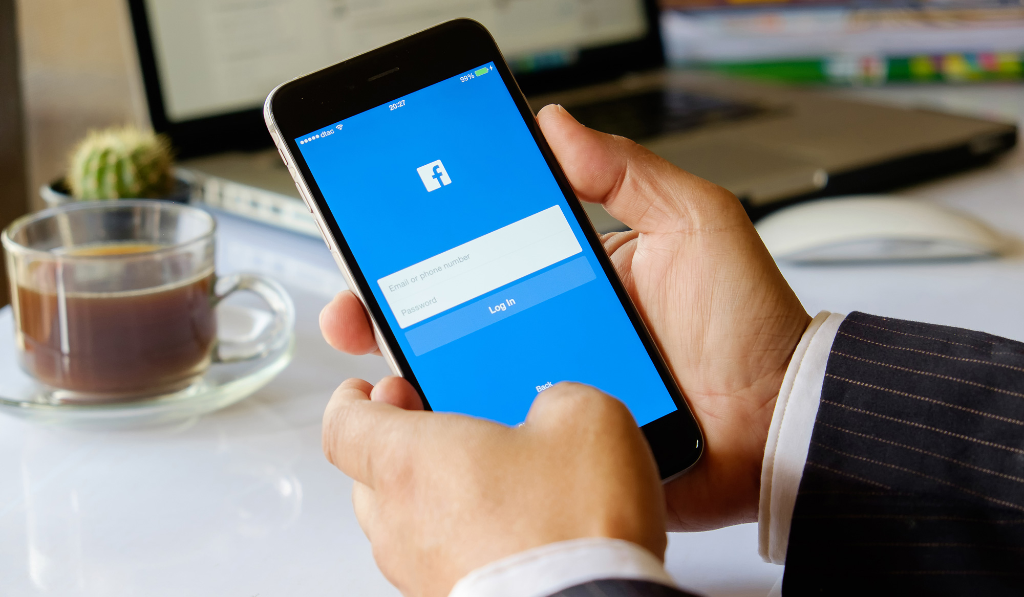 inclure-facebook-strategie-marketing-reunion